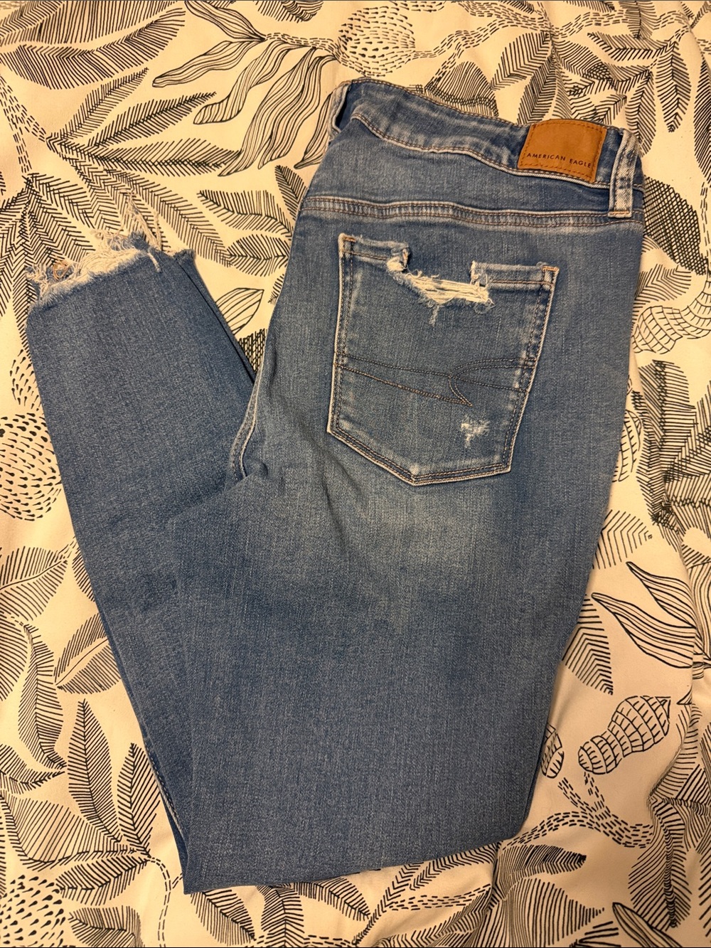 American Eagle Outfitters Light Blue Distressed Ankle Jeans